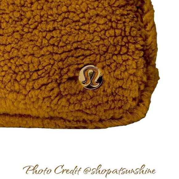 🤎 LULULEMON FLLECE Everywhere Belt Bag in Burnt Caramel |  1 Liter  NWT - Picture 3 of 9